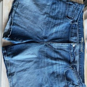 Old Navy Sweetheart medium wash denim shorts, size 18 plus